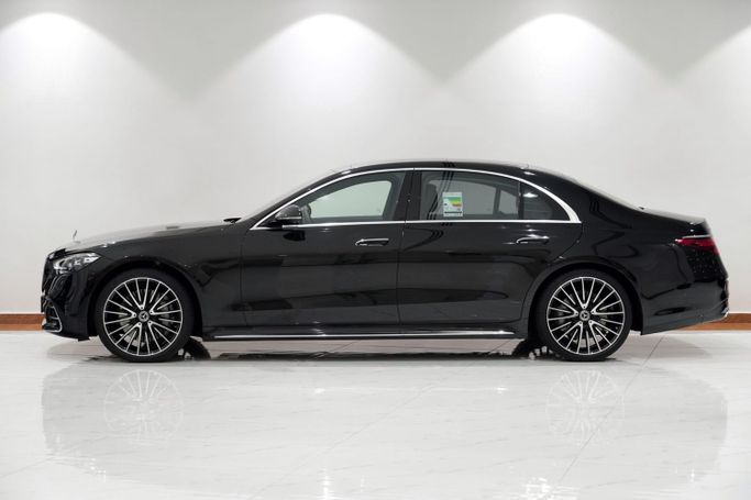 New Mercedes-Benz S-Class 500 4MATIC VII (W223), 3.0 l, 2025 in Dubai by Oscar Motors, Black color. GCC Specs | AUTO.AE