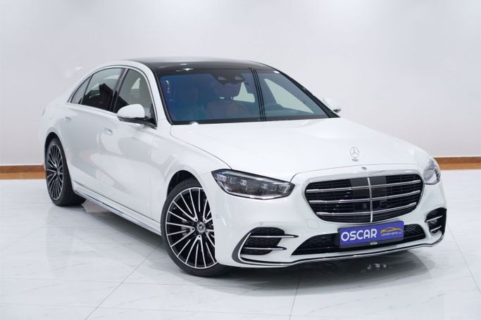 New Mercedes-Benz S-Class 500 4MATIC VII (W223), 3.0 l, 2024 in Dubai by Oscar Motors, White color. GCC Specs | AUTO.AE