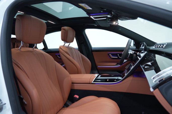New Mercedes-Benz S-Class 500 4MATIC VII (W223), 3.0 l, 2024 in Dubai by Oscar Motors, White color. GCC Specs | AUTO.AE
