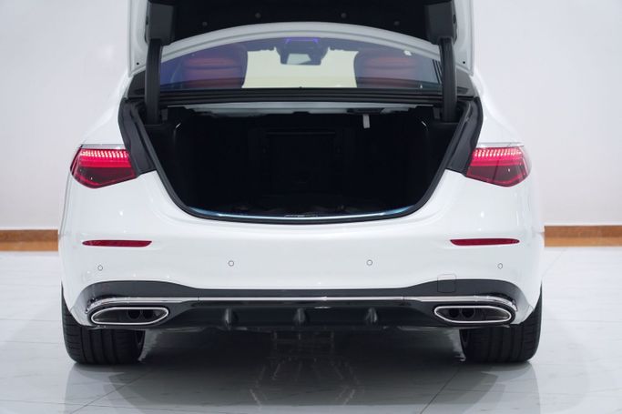 New Mercedes-Benz S-Class 500 4MATIC VII (W223), 3.0 l, 2024 in Dubai by Oscar Motors, White color. GCC Specs | AUTO.AE