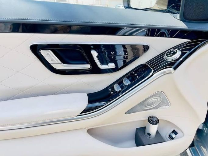 Used Mercedes-Benz S-Class 580 4MATIC VII (W223), 4.0 l, 2022 in Dubai by Al Abbas Motors, Silver color. Japanese Specs | AUTO.AE