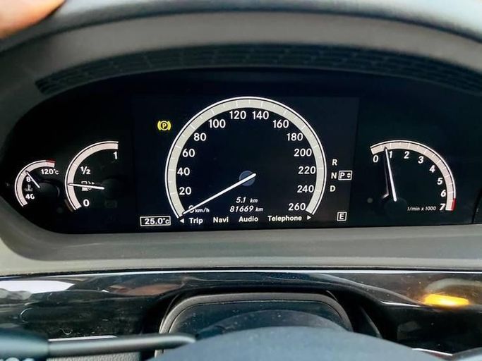 Used Mercedes-Benz S-Class 550 V (W221) Facelift, 5.5 l, 2011 in Dubai by Al Abbas Motors, White color. Japanese Specs | AUTO.AE