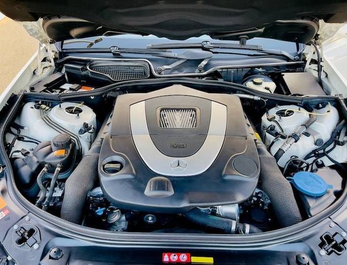 Подержанный Mercedes-Benz S-Class 500 Long IV (W220) Рестайлинг, 5.0 л, 2006 в Дубае от Al Abbas Motors Белый цвет. Японская | AUTO.AE