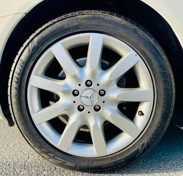 Подержанный Mercedes-Benz S-Class 500 Long IV (W220) Рестайлинг, 5.0 л, 2006 в Дубае от Al Abbas Motors Белый цвет. Японская | AUTO.AE