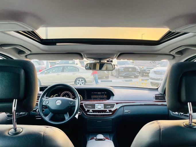 Used Mercedes-Benz S-Class 350 V (W221), 3.5 l, 2007 in Dubai by Al Abbas Motors, White color. Japanese Specs | AUTO.AE