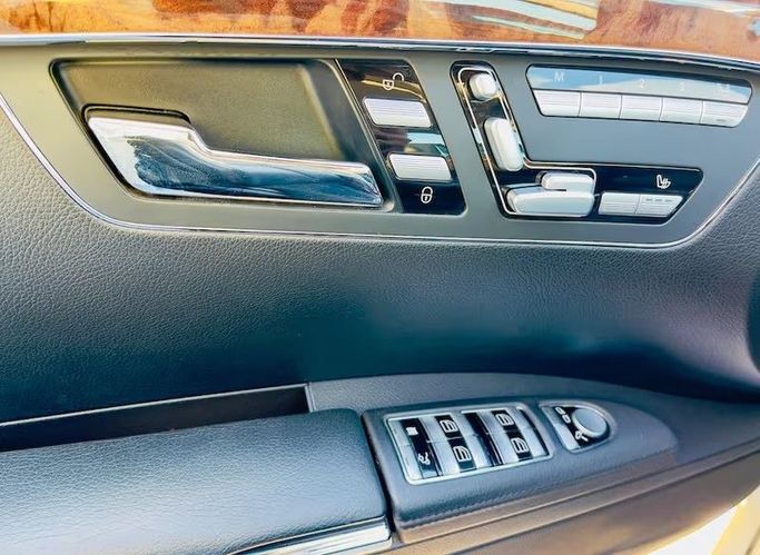 Used Mercedes-Benz S-Class 350 IV (W220) Facelift, 3.7 l, 2006 in Dubai by Al Abbas Motors, White color. Japanese Specs | AUTO.AE