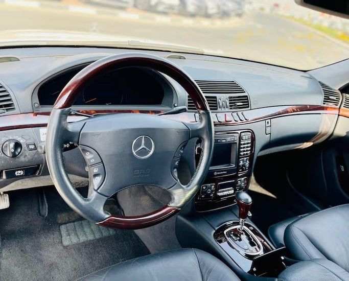 Used Mercedes-Benz S-Class 500 Long IV (W220), 5.0 l, 2001 in Dubai by Al Abbas Motors, White color. Japanese Specs | AUTO.AE