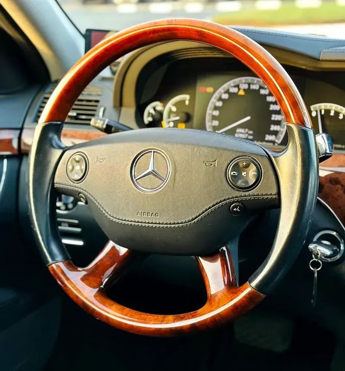 Used Mercedes-Benz S-Class 500 V (W221), 5.5 l, 2008 in Dubai by Al Abbas Motors, White color. Japanese Specs | AUTO.AE