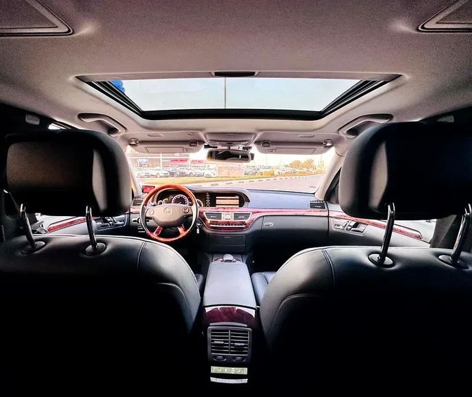 Used Mercedes-Benz S-Class 500 V (W221), 5.5 l, 2008 in Dubai by Al Abbas Motors, White color. Japanese Specs | AUTO.AE