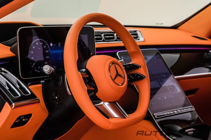 Подержанный Mercedes-Benz S-Class 500 4MATIC VII (W223), 3.0 л, 2021 в Дубае от AUTO DEALS Белый цвет. Европейская | AUTO.AE