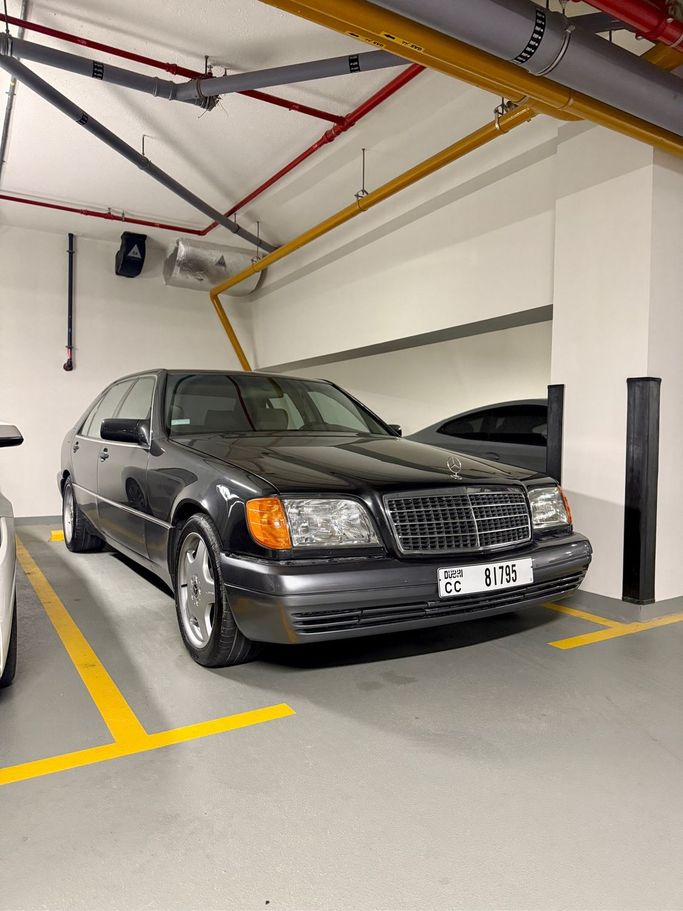 Used Mercedes-Benz S-Class 500 III (W140), 5.0 l, 1993 in Dubai, Black color.  | AUTO.AE