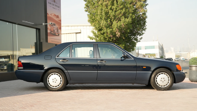 مستعملة Mercedes-Benz S-Class 500 III (W140), 5.0 l, 1992 في في دبي من KAM CAR VINTAGE، اللون أزرق داكن. المواصفات اليابانية | AUTO.AE | إعلان #245154