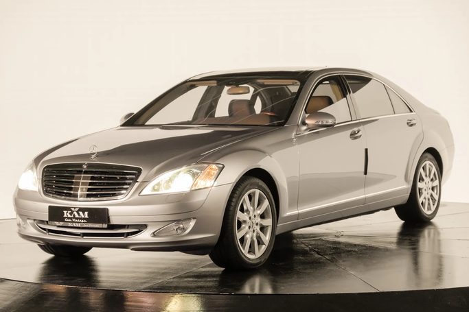 مستعملة Mercedes-Benz S-Class 500 V (W221), 5.5 l, 2006 في في دبي من KAM CAR VINTAGE، اللون ذهبي.  | AUTO.AE