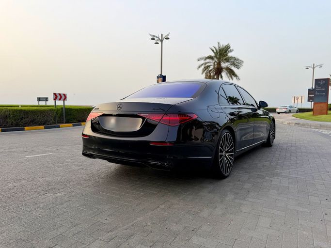 Подержанный Mercedes-Benz S-Class 580 Long 4MATIC VII (W223), 4.0 л, 2022 в Дубае Черный цвет. Американская | AUTO.AE | Объявление #257371