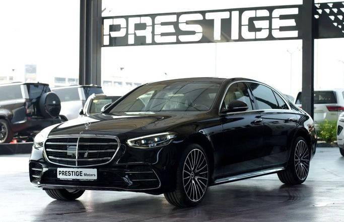 جديدة Mercedes-Benz S-Class 580 e 4MATIC سابعاً (W223), 3.0 l, 2025 في في دبي من Prestige motors، اللون أسود.  | AUTO.AE | إعلان #271867