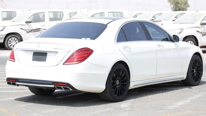 مستعملة Mercedes-Benz S-Class 500/550 Long السادس (W222، C217), 4.7 l, 2015 في في الإمارات, دبي من Maqbool Motors FZCO، اللون أبيض. المواصفات اليابانية | AUTO.AE | إعلان #277458