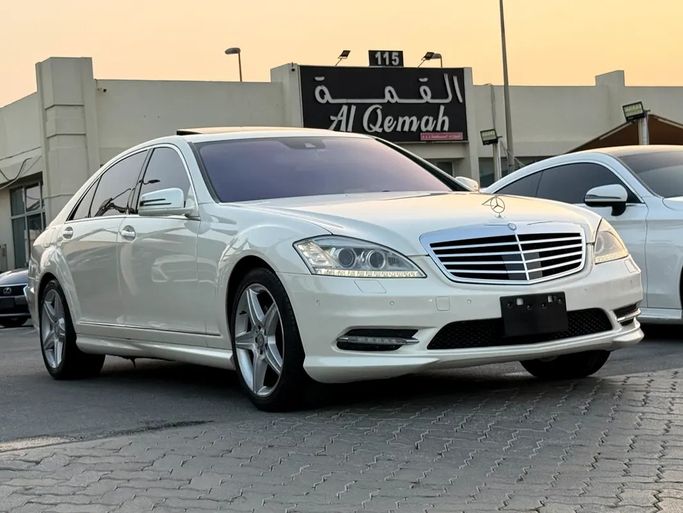 Подержанный Mercedes-Benz S-Class 550 V (W221) Рестайлинг, 5.5 л, 2013 в ОАЭ, Дубай от Al Qemah Used Cars Белый цвет. Японская | AUTO.AE | Объявление #281397