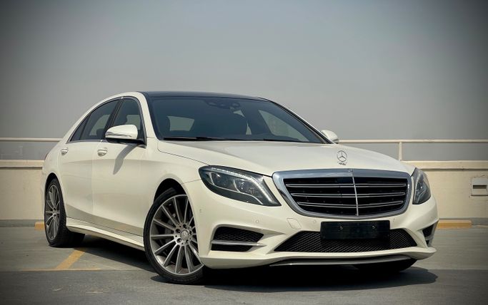 Used ⁦Mercedes-Benz S-Class 500/550 Long VI (W222, C217), 4.7 l, 2015⁩ in UAE, Dubai by Gulf Motors, White color. GCC Specs | AUTO.AE | Listing #290024