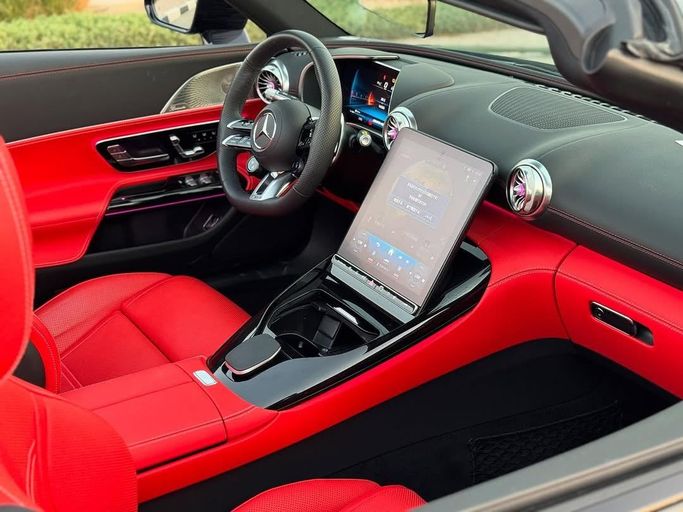 Подержанный Mercedes-Benz SL-Class AMG 43 AMG IV (R232), 2.0 л, 2023 в Дубае от Lakhani Motors Черный цвет. Other | AUTO.AE