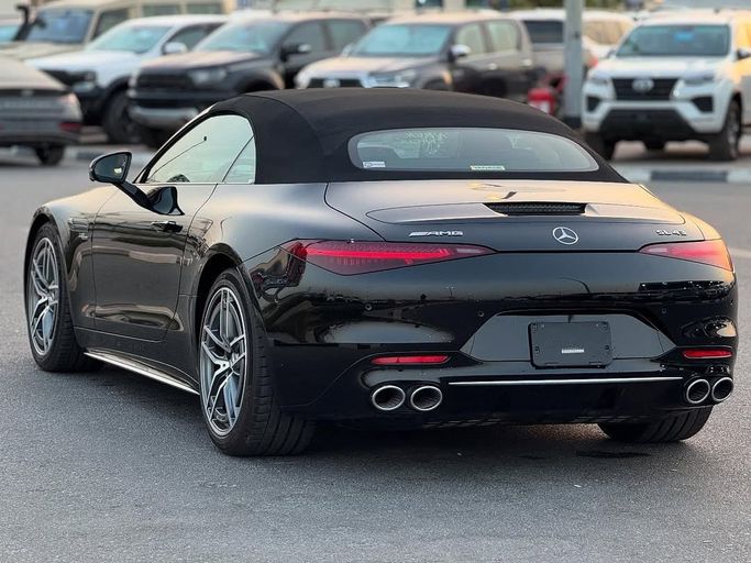 Подержанный Mercedes-Benz SL-Class AMG 43 AMG IV (R232), 2.0 л, 2023 в Дубае от Lakhani Motors Черный цвет. Other | AUTO.AE