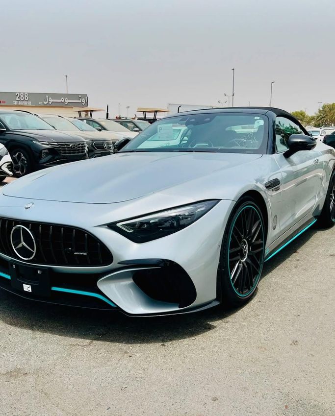 Подержанный Mercedes-Benz SL-Class AMG 63 AMG IV (R232), 4.0 л, 2023 в Дубае от Lakhani Motors Белый цвет. Японская | AUTO.AE