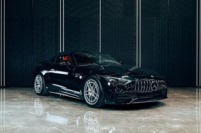 Подержанный Mercedes-Benz SL-Class AMG 43 AMG IV (R232), 2.0 л, 2023 в Дубае от Shamil Motors Черный цвет. Японская | AUTO.AE