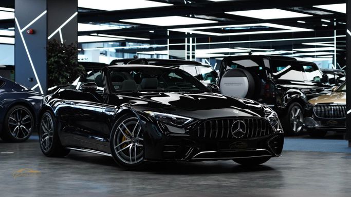 Новый Mercedes-Benz SL-Class AMG 43 AMG IV (R232), 2.0 л, 2022 в Дубае от Pearl Motors Серый цвет. Европейская | AUTO.AE