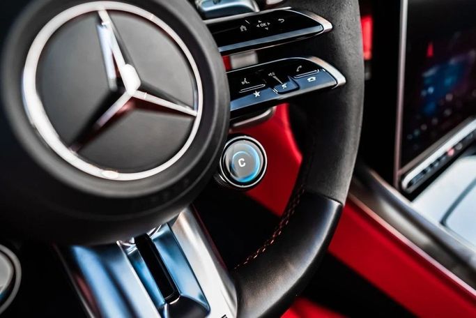 Подержанный Mercedes-Benz SL-Class AMG 63 AMG IV (R232), 4.0 л, 2022 в Дубае от LMG Motors Серебристый цвет. Европейская | AUTO.AE
