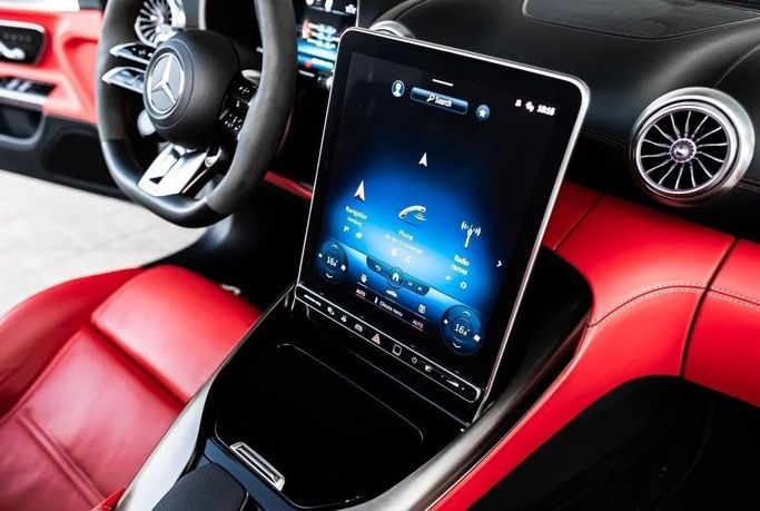 Подержанный Mercedes-Benz SL-Class AMG 63 AMG IV (R232), 4.0 л, 2022 в Дубае от LMG Motors Серебристый цвет. Европейская | AUTO.AE