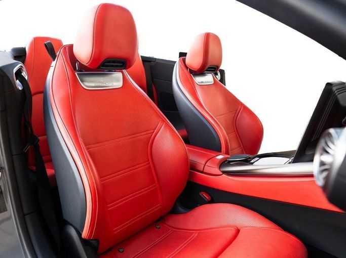 Подержанный Mercedes-Benz SL-Class AMG 63 AMG IV (R232), 4.0 л, 2022 в Дубае от LMG Motors Серебристый цвет. Европейская | AUTO.AE
