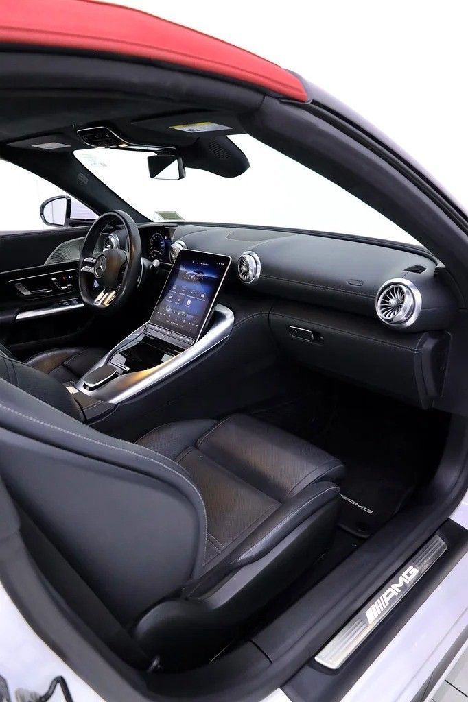 Подержанный Mercedes-Benz SL-Class AMG 55 AMG IV (R232), 4.0 л, 2022 в Дубае от Al Faris Motors Белый цвет. Other | AUTO.AE