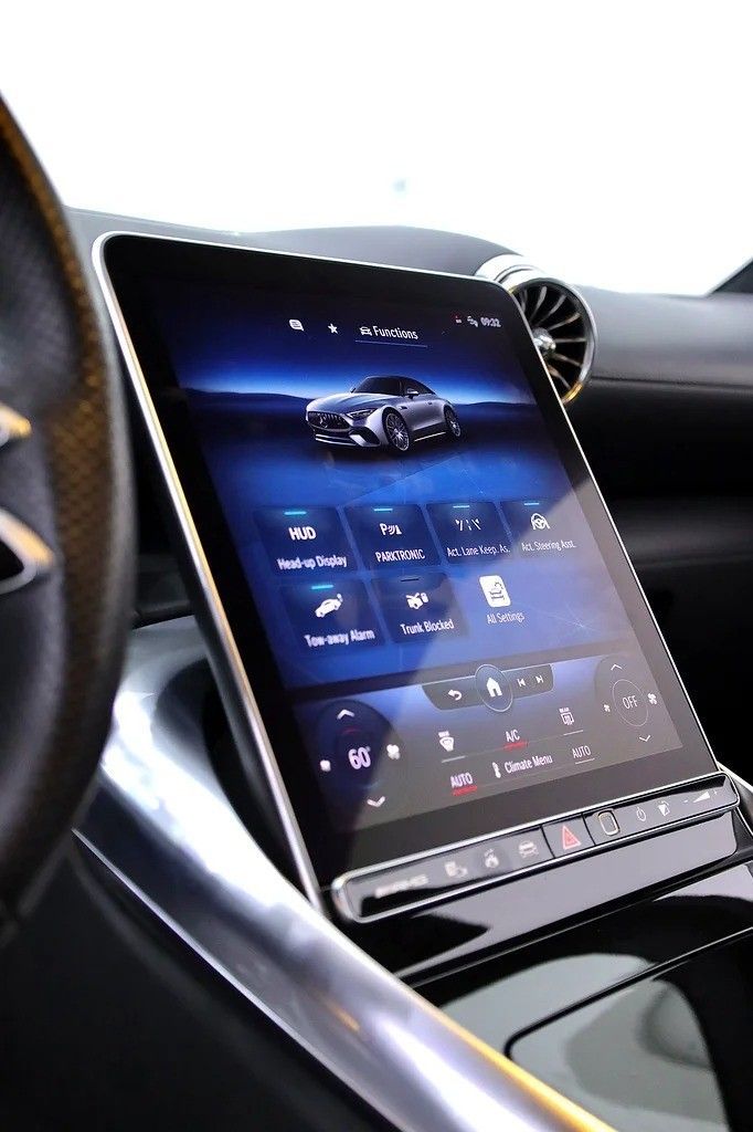 Подержанный Mercedes-Benz SL-Class AMG 55 AMG IV (R232), 4.0 л, 2022 в Дубае от Al Faris Motors Белый цвет. Other | AUTO.AE