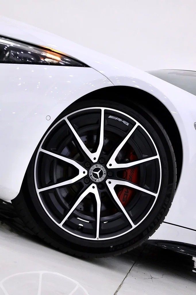 Подержанный Mercedes-Benz SL-Class AMG 55 AMG IV (R232), 4.0 л, 2022 в Дубае от Al Faris Motors Белый цвет. Other | AUTO.AE