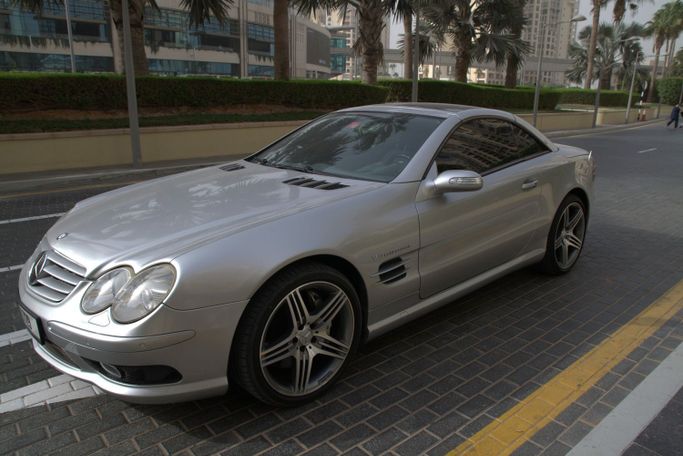 Used Mercedes-Benz SL-Class AMG 55 AMG II (R230), 5.4 l, 2005 in Dubai, Silver color. GCC Specs | AUTO.AE