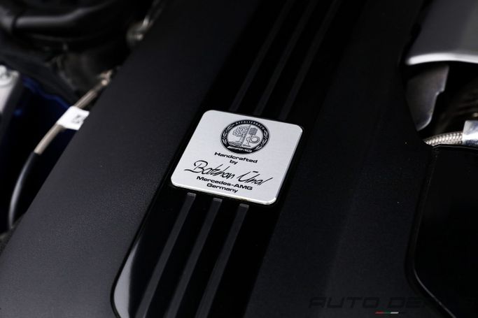 Новый Mercedes-Benz SL-Class AMG 63 AMG IV (R232), 4.0 л, 2023 в Дубае от AUTO DEALS Синий цвет. Европейская | AUTO.AE