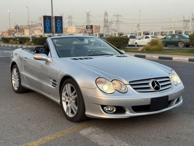 Подержанный Mercedes-Benz SL-Class 350 V (R230) Рестайлинг, 3.5 л, 2007 в Дубае от Saeed Auto Серебристый цвет. Японская | AUTO.AE
