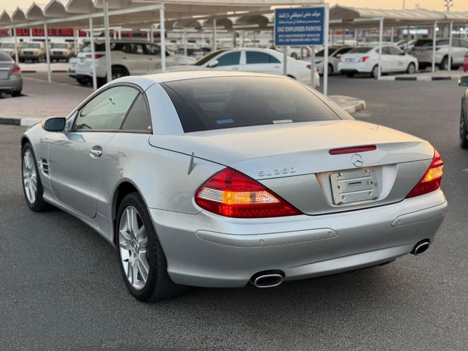 Подержанный Mercedes-Benz SL-Class 350 V (R230) Рестайлинг, 3.5 л, 2007 в Дубае от Saeed Auto Серебристый цвет. Японская | AUTO.AE