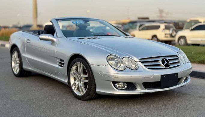 Подержанный Mercedes-Benz SL-Class 350 V (R230) Рестайлинг 2, 3.5 л, 2008 в Дубае от Saeed Auto Серебристый цвет. Японская | AUTO.AE