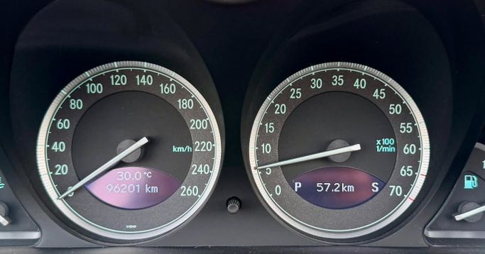 Подержанный Mercedes-Benz SL-Class 350 V (R230) Рестайлинг 2, 3.5 л, 2008 в Дубае от Saeed Auto Серебристый цвет. Японская | AUTO.AE