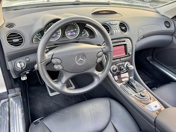Подержанный Mercedes-Benz SL-Class 350 V (R230) Рестайлинг 2, 3.5 л, 2008 в Дубае от Saeed Auto Серебристый цвет. Японская | AUTO.AE