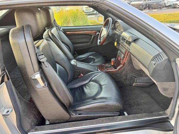 Подержанный Mercedes-Benz SL-Class 500 IV (R129) Рестайлинг 2, 5.0 л, 1999 в Дубае от Saeed Auto Серый цвет. Японская | AUTO.AE