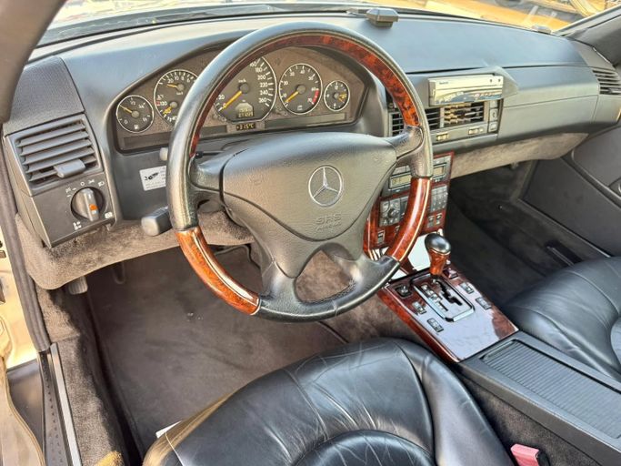 Подержанный Mercedes-Benz SL-Class 500 IV (R129) Рестайлинг 2, 5.0 л, 1999 в Дубае от Saeed Auto Серый цвет. Японская | AUTO.AE