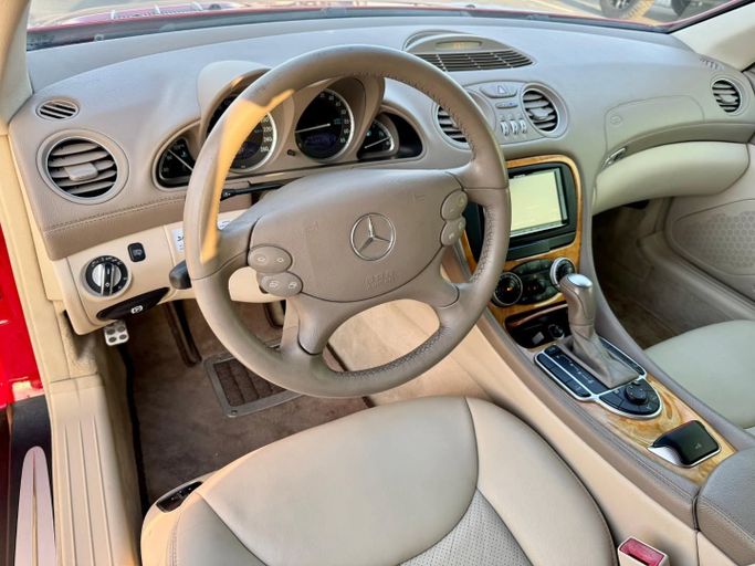 Подержанный Mercedes-Benz SL-Class 350 Sequentronic V (R230), 3.7 л, 2004 в Дубае от Saeed Auto Красный цвет. Японская | AUTO.AE