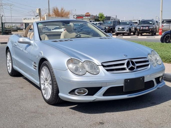 Подержанный Mercedes-Benz SL-Class 550 V (R230) Рестайлинг, 5.5 л, 2006 в Дубае от Saeed Auto Серебристый цвет. Японская | AUTO.AE
