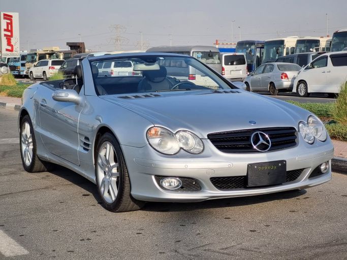 Used Mercedes-Benz SL-Class 350 V (R230) Facelift, 3.5 l, 2007 in Dubai by Saeed Auto, Grey color. Japanese Specs | AUTO.AE