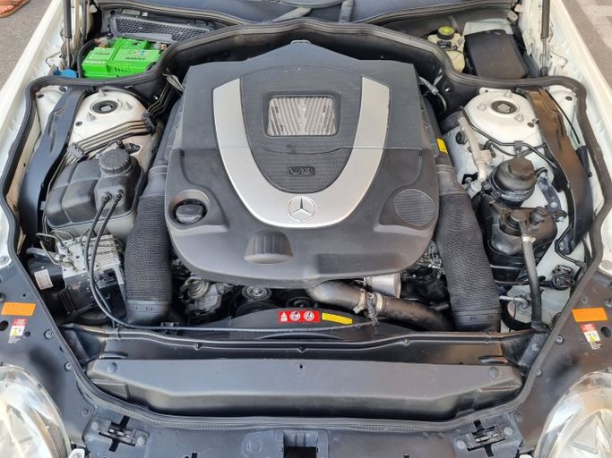 Used Mercedes-Benz SL-Class 550 V (R230) Facelift, 5.5 l, 2007 in Dubai by Saeed Auto, White color. Japanese Specs | AUTO.AE