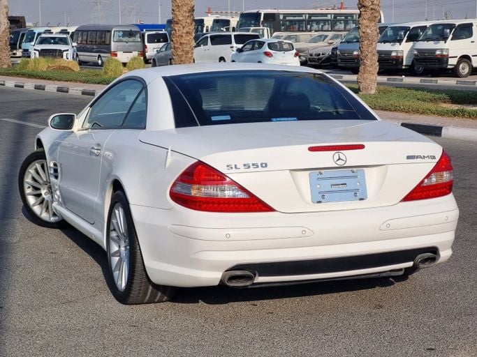 Used Mercedes-Benz SL-Class 550 V (R230) Facelift, 5.5 l, 2007 in Dubai by Saeed Auto, White color. Japanese Specs | AUTO.AE