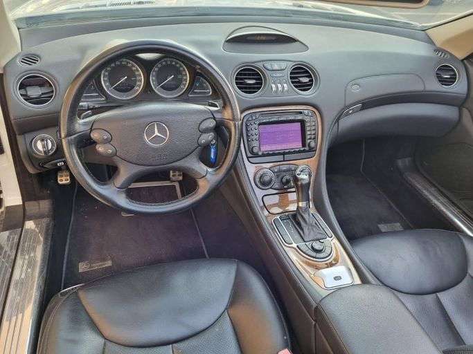 Used Mercedes-Benz SL-Class 550 V (R230) Facelift, 5.5 l, 2007 in Dubai by Saeed Auto, White color. Japanese Specs | AUTO.AE