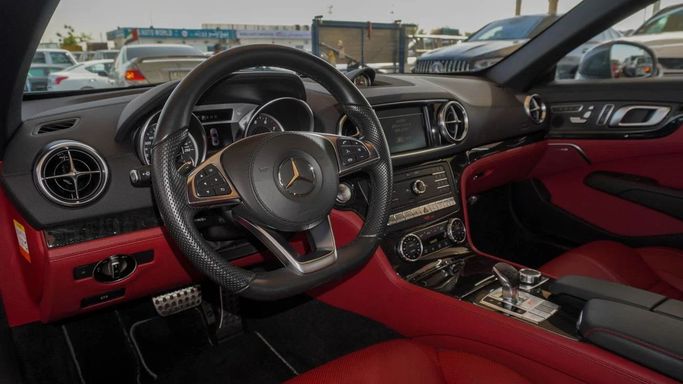 Подержанный Mercedes-Benz SL-Class 550 VI (R231) Рестайлинг, 4.7 л, 2017 в Дубае от Ibitisam Motors Серый цвет.  | AUTO.AE