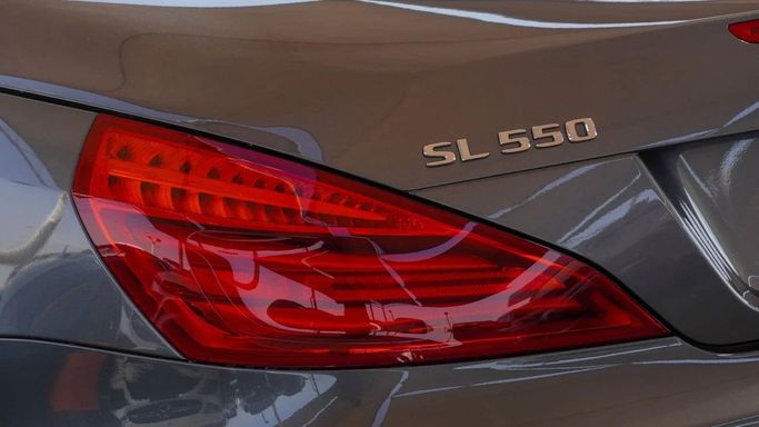 Подержанный Mercedes-Benz SL-Class 550 VI (R231) Рестайлинг, 4.7 л, 2017 в Дубае от Ibitisam Motors Серый цвет.  | AUTO.AE